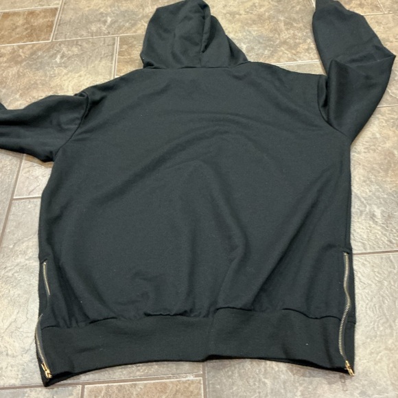 ❌ALL MUST GO,MAKE OFFER❌ Black Hoodie with “I love you” Hand Graphic - Picture 6 of 6